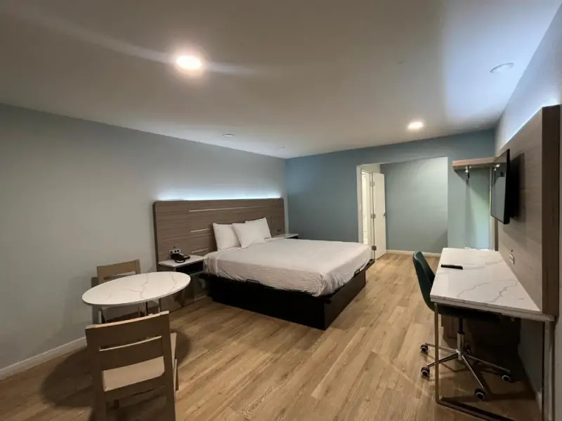 King Room - Non-Smoking